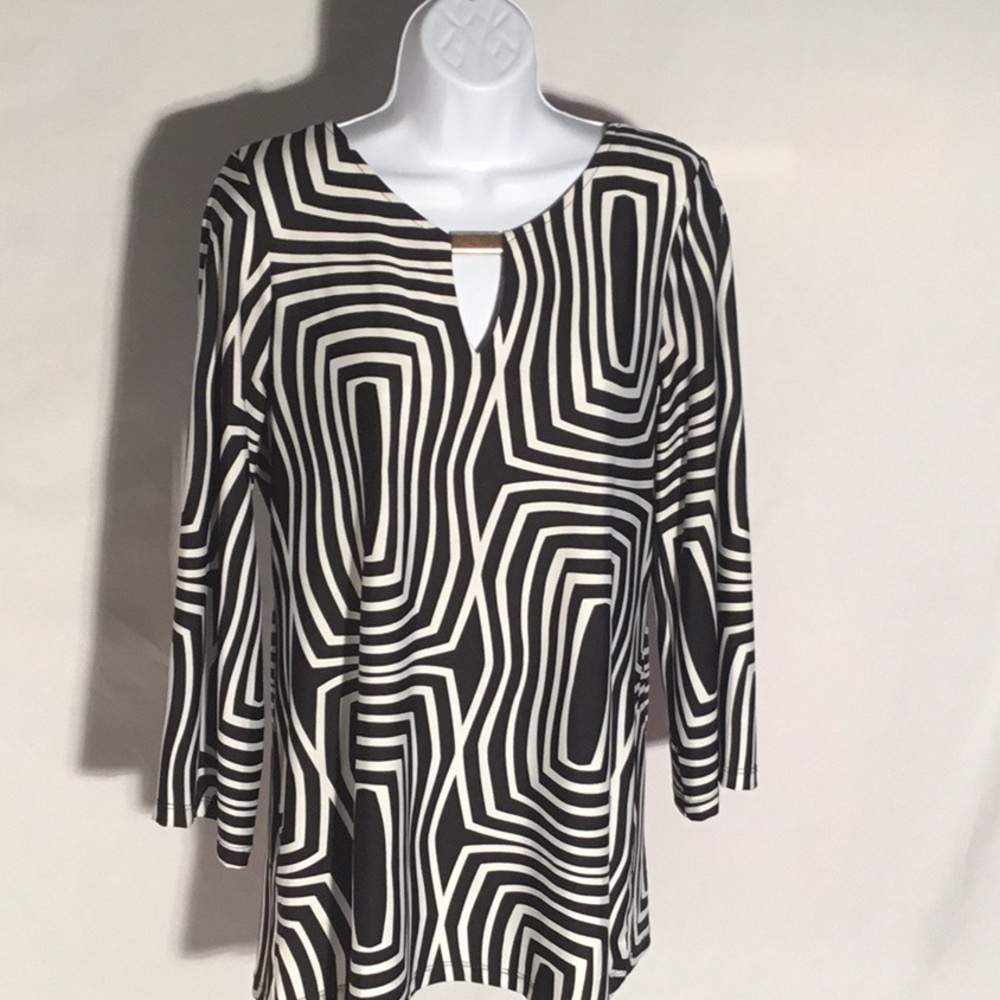 Sunny Leigh Black and White Geometric Print Top